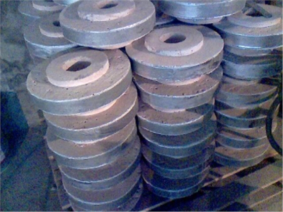 碳素焙燒爐：莫來(lái)石澆注料爐口、爐帽-火龍耐材提供